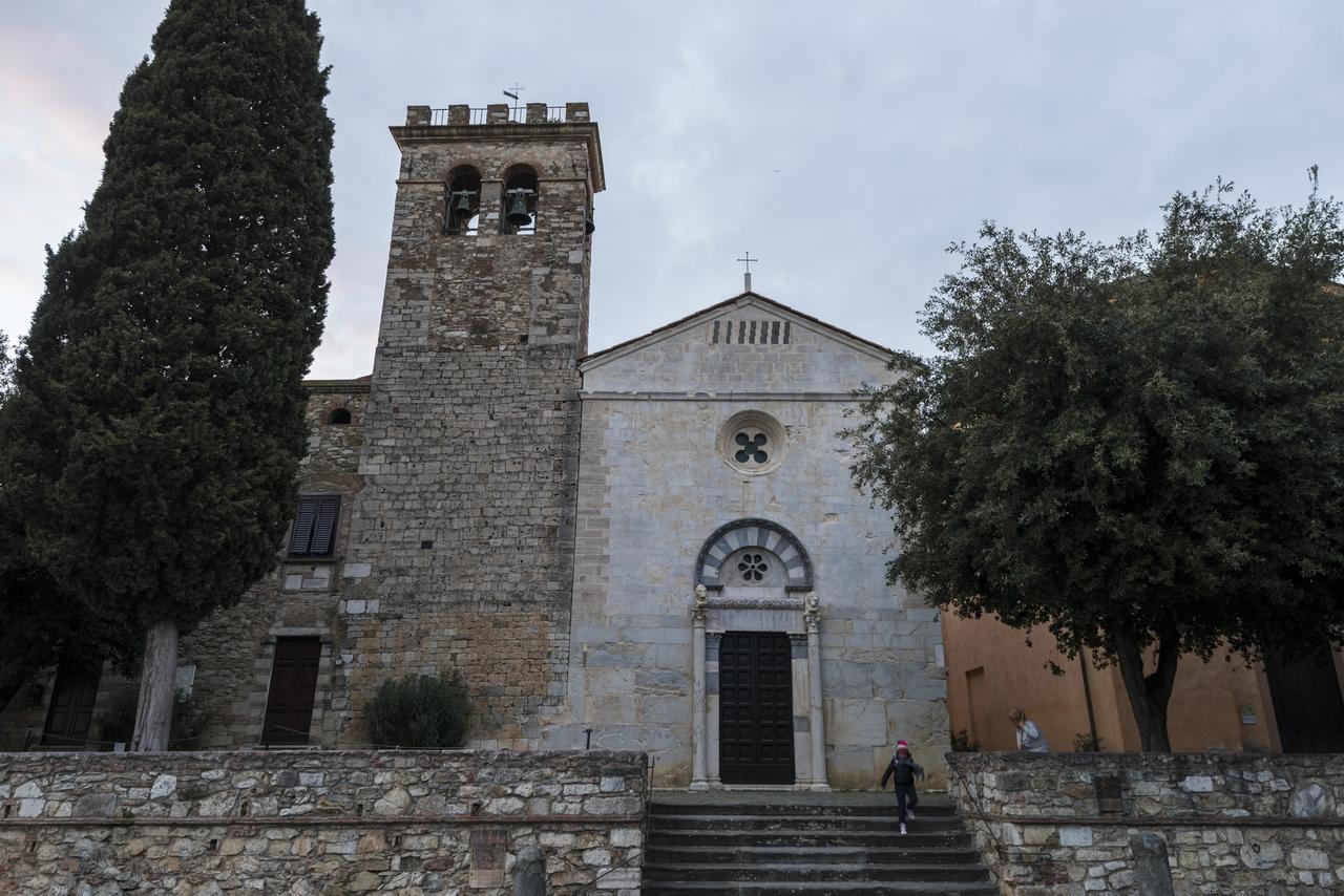 Il Chiostro Appartamenti & Suites Suvereto Exterior photo